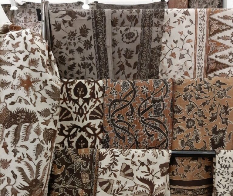 Oleh-Oleh Sumatera Barat Batik tanah liat